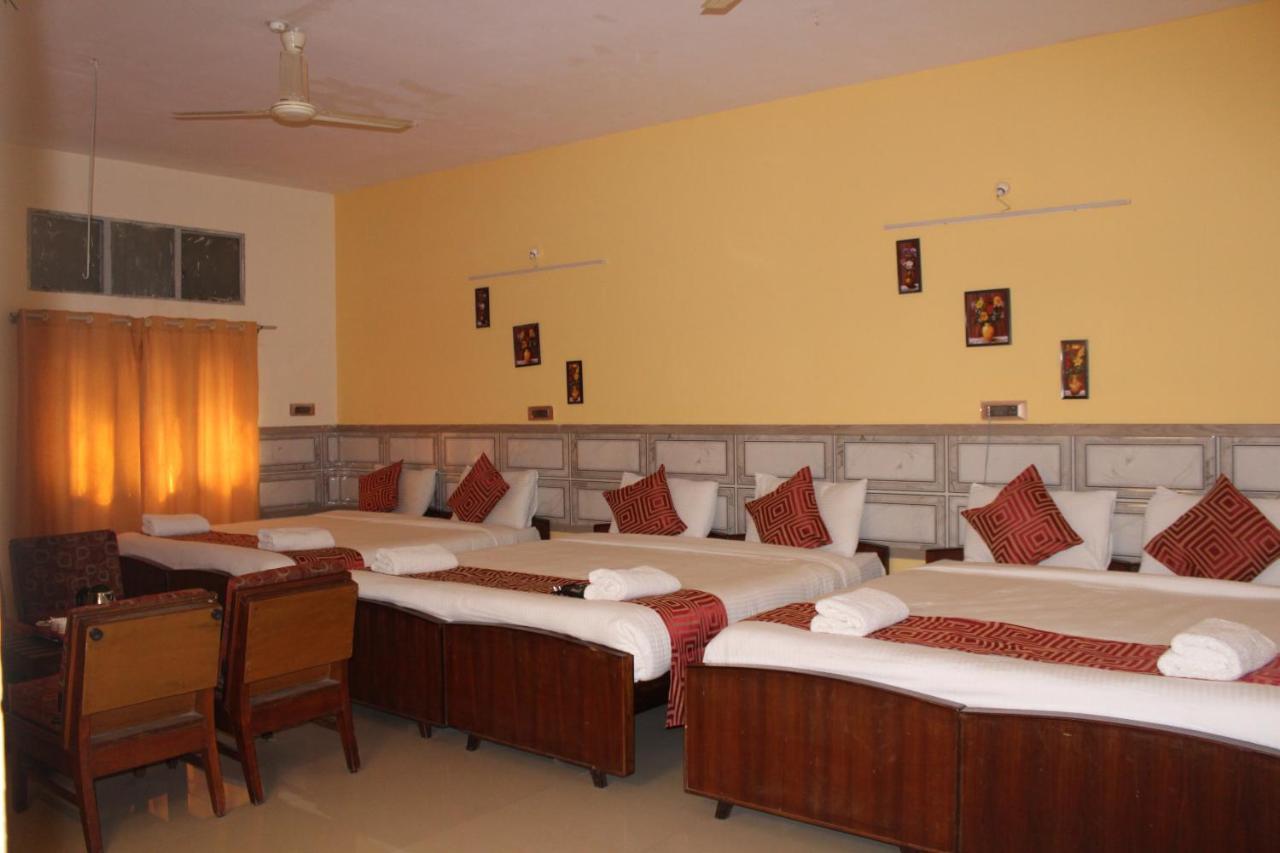 Kaveri Hotel Bed&Breakfast Mysore Exteriör bild